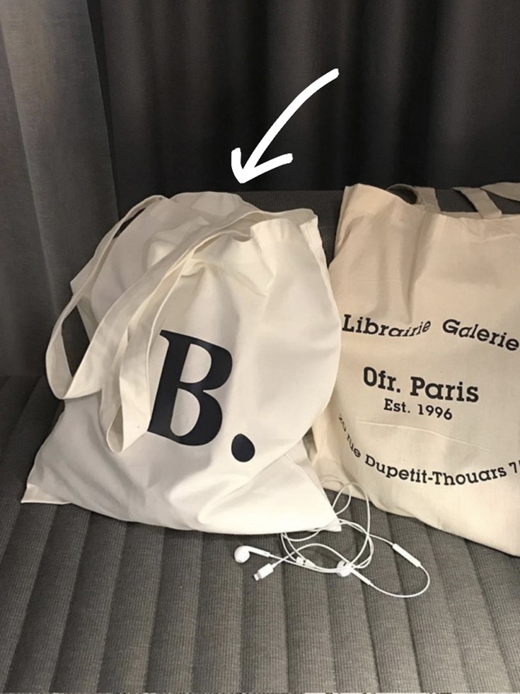 B. (brooklyn,blue,bookshop...) Shoulder Bag (White)